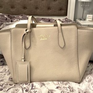 White leather Gucci swing tote